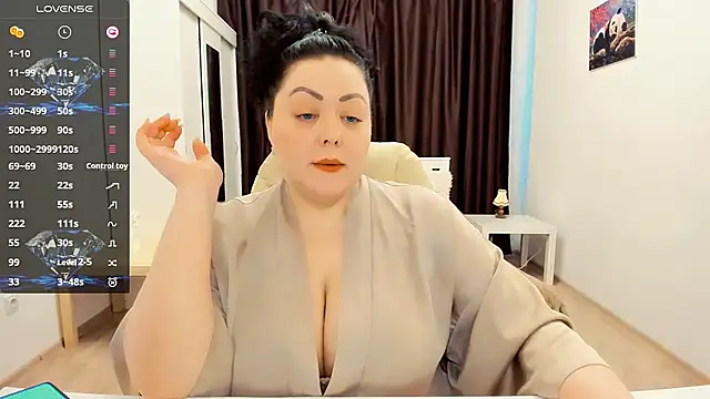 Snapshot of Nina_Hopper chatting on 02/27/25, 12:34 Nina Hopper online show from 02/27/25, 12:34