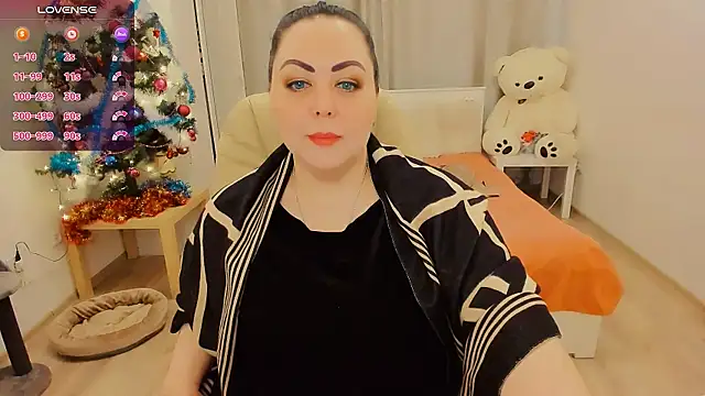 Snapshot of Nina_Hopper chatting on 12/17/25, 12:55 Nina Hopper online show from 12/17/25, 12:55