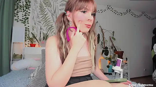 Snapshot of sierra_diamond chatting on 01/25/25, 12:47 sierra diamond online show from 01/25/25, 12:47