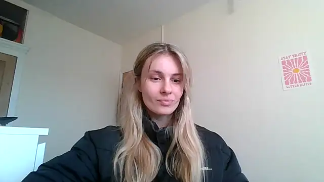 Snapshot of DollyDripp chatting on 03/02/25, 02:54 DollyDripp online show from 03/02/25, 02:54