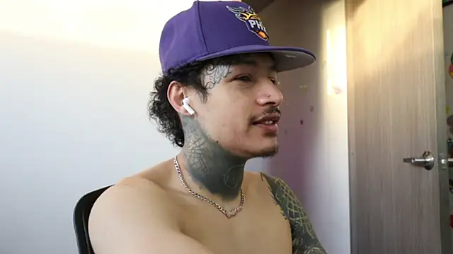 trieone online show from 09/23/25, 11:02