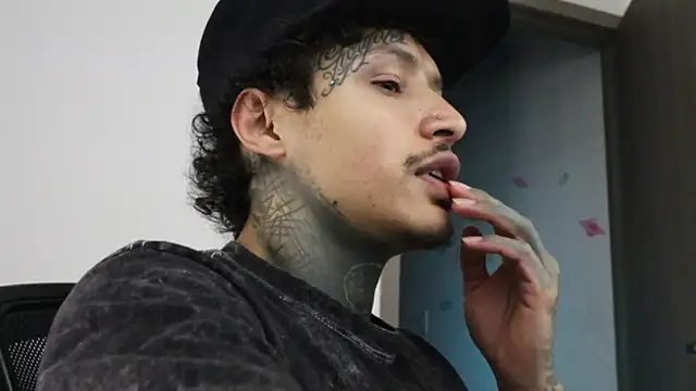 trieone online show from 10/13/25, 09:37