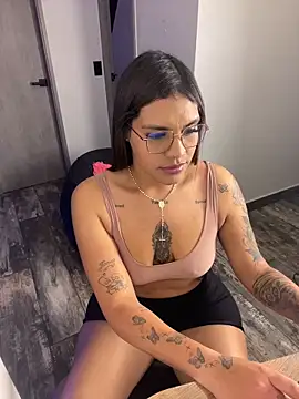 Victoria14  online show from 11/02/25, 06:05