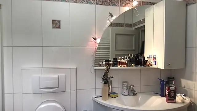 Snapshot of Viola_Beck chatting on 09/24/25, 08:28 Viola Beck online show from 09/24/25, 08:28