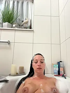 Snapshot of Viola_Beck chatting on 10/19/25, 06:52 Viola Beck online show from 10/19/25, 06:52