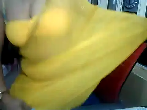 Snapshot of yourradhika chatting on 11/06/25, 06:42 yourradhika online show from 11/06/25, 06:42