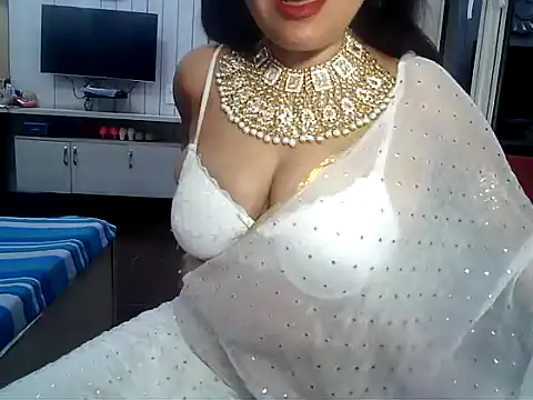 Snapshot of yourradhika chatting on 11/30/25, 08:13 yourradhika online show from 11/30/25, 08:13