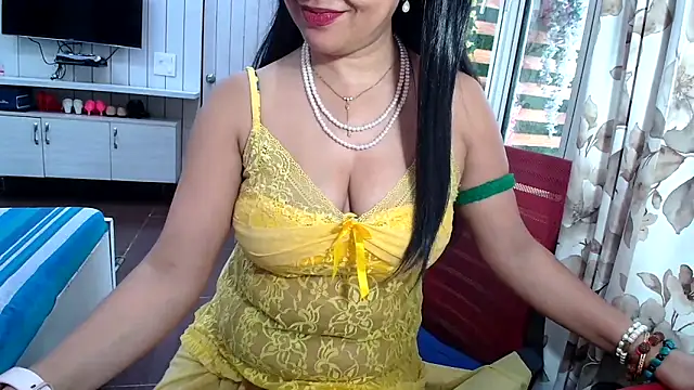 Snapshot of yourradhika chatting on 06/18/26, 09:14 yourradhika online show from 06/18/26, 09:14