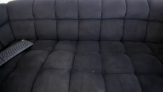 Snapshot of emilyhills_ chatting on 10/22/25, 07:57 emilyhills online show from 10/22/25, 07:57