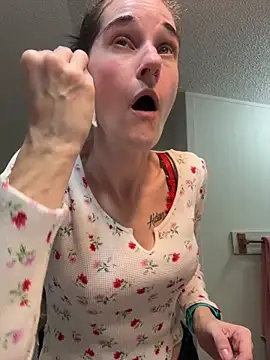 lolabunny9 online show from 12/01/25, 05:07