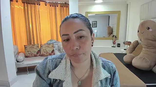 Snapshot of gaby_trent chatting on 09/16/25, 01:56 gaby trent online show from 09/16/25, 01:56