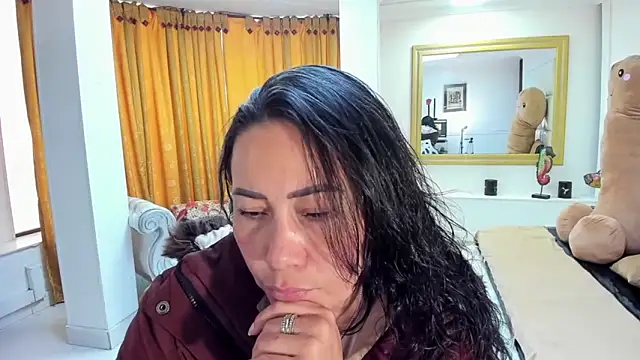 Snapshot of gaby_trent chatting on 10/01/25, 02:12 gaby trent online show from 10/01/25, 02:12