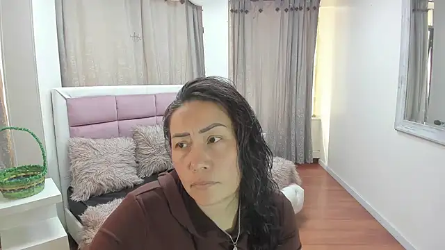 gaby trent online show from 06/09/26, 01:56
