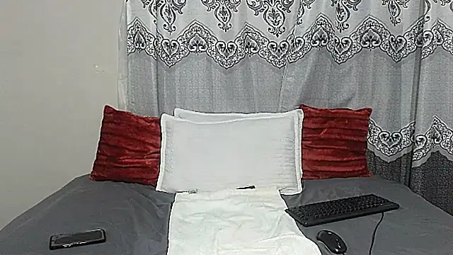 Snapshot of NikkyJigglesX chatting on 10/04/25, 02:48 NikkyJigglesX online show from 10/04/25, 02:48