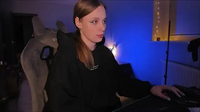 Snapshot of Rachel_Ro chatting on 12/10/24, 01:54 Rachel Ro online show from 12/10/24, 01:54