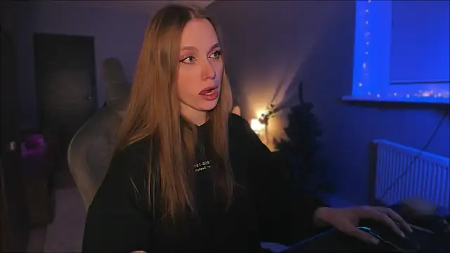 Snapshot of Rachel_Ro chatting on 12/15/24, 06:48 Rachel Ro online show from 12/15/24, 06:48