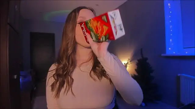 Snapshot of Rachel_Ro chatting on 12/19/24, 01:18 Rachel Ro online show from 12/19/24, 01:18