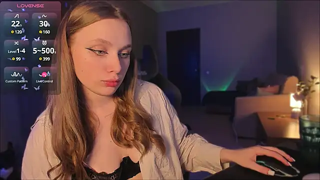 Snapshot of Rachel_Ro chatting on 12/20/24, 06:40 Rachel Ro online show from 12/20/24, 06:40