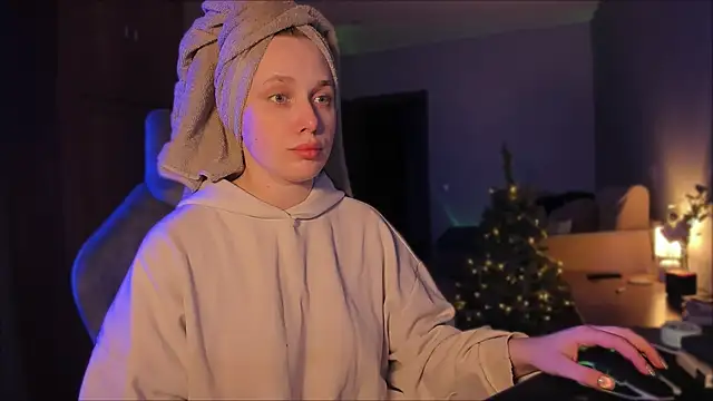 Snapshot of Rachel_Ro chatting on 12/26/24, 03:42 Rachel Ro online show from 12/26/24, 03:42