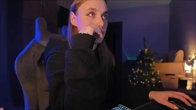 Snapshot of Rachel_Ro chatting on 12/29/24, 05:33 Rachel Ro online show from 12/29/24, 05:33