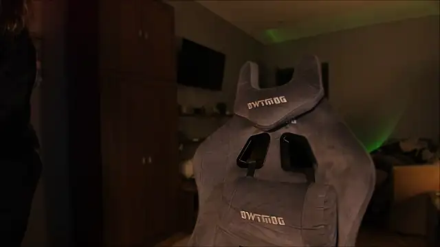 Snapshot of Rachel_Ro chatting on 01/18/25, 02:36 Rachel Ro online show from 01/18/25, 02:36