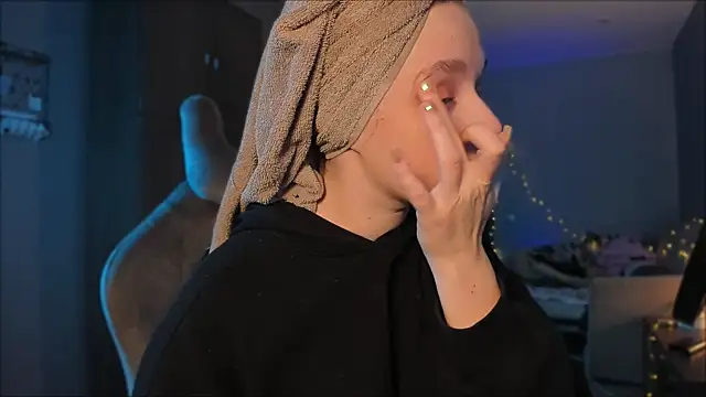 Snapshot of Rachel_Ro chatting on 01/21/25, 06:11 Rachel Ro online show from 01/21/25, 06:11