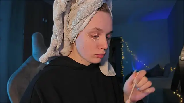 Snapshot of Rachel_Ro chatting on 01/22/25, 10:18 Rachel Ro online show from 01/22/25, 10:18