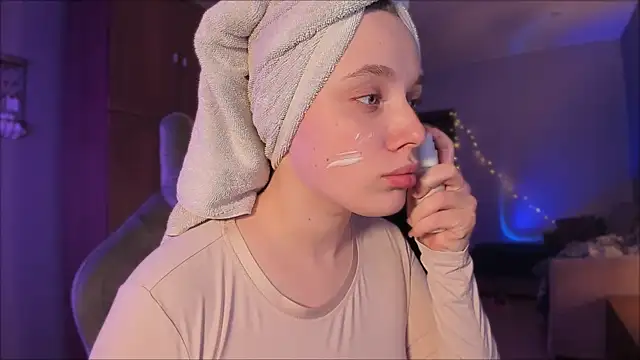 Snapshot of Rachel_Ro chatting on 01/23/25, 06:06 Rachel Ro online show from 01/23/25, 06:06