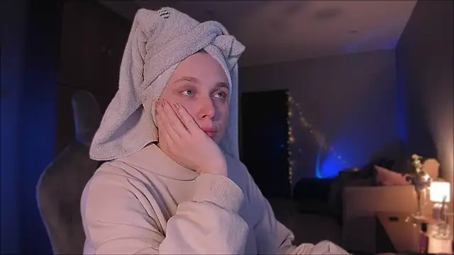 Snapshot of Rachel_Ro chatting on 01/25/25, 08:42 Rachel Ro online show from 01/25/25, 08:42