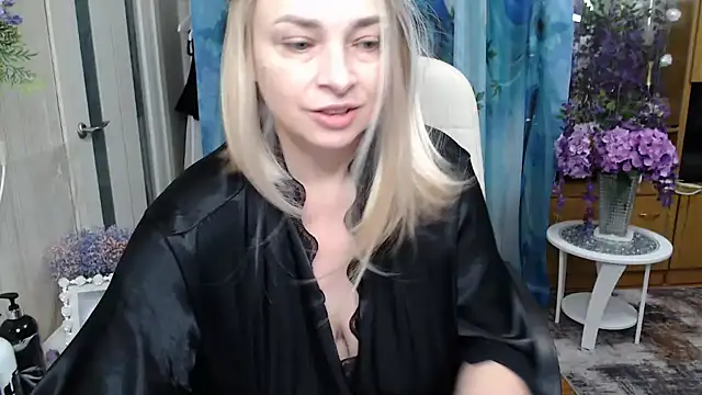 Snapshot of Mika_Passion chatting on 11/30/25, 09:35 Mika Passion online show from 11/30/25, 09:35