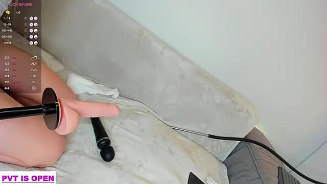 Snapshot of Juicy_Bella chatting on 03/08/25, 04:17 Juicy Bella online show from 03/08/25, 04:17