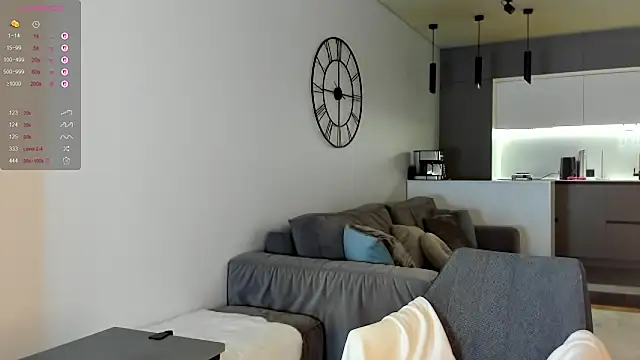 Snapshot of Juicy_Bella chatting on 09/13/25, 02:50 Juicy Bella online show from 09/13/25, 02:50