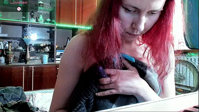 Snapshot of pa1e_pr1ncess chatting on 02/10/25, 12:18 pa1e pr1ncess online show from 02/10/25, 12:18