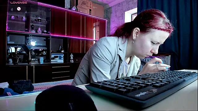 Snapshot of pa1e_pr1ncess chatting on 02/12/25, 06:51 pa1e pr1ncess online show from 02/12/25, 06:51