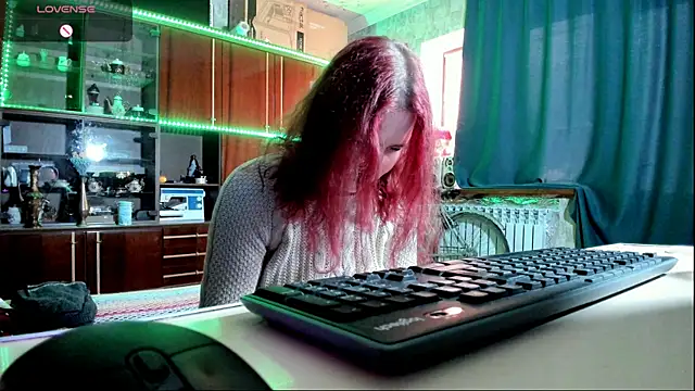 Snapshot of pa1e_pr1ncess chatting on 02/13/25, 01:15 pa1e pr1ncess online show from 02/13/25, 01:15