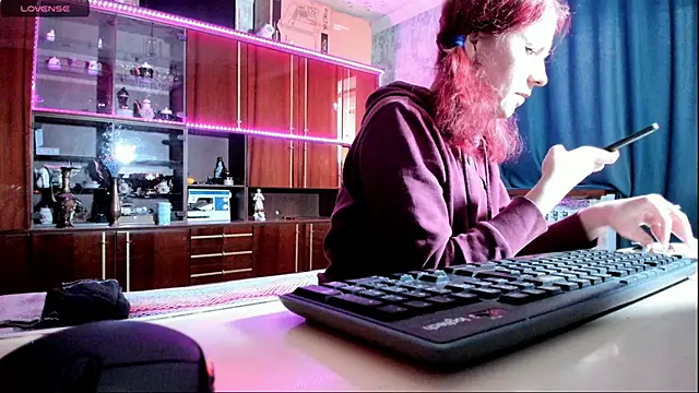 Snapshot of pa1e_pr1ncess chatting on 02/14/25, 01:08 pa1e pr1ncess online show from 02/14/25, 01:08