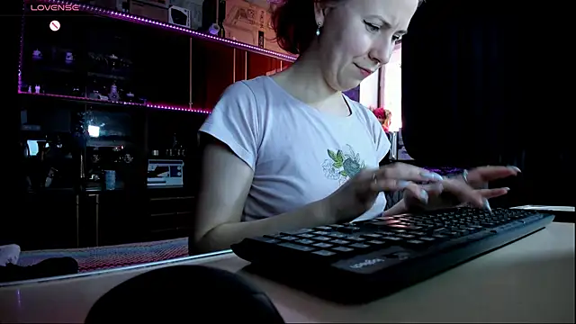 Snapshot of pa1e_pr1ncess chatting on 03/10/25, 11:53 pa1e pr1ncess online show from 03/10/25, 11:53