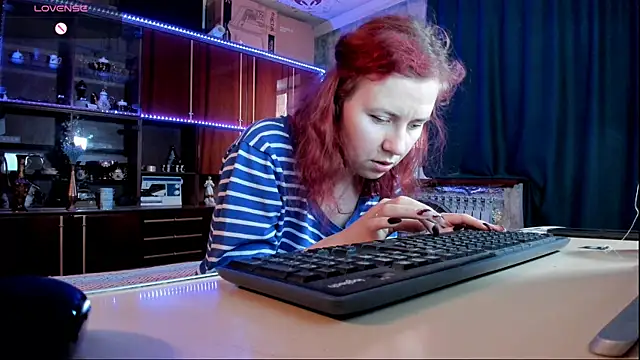 Snapshot of pa1e_pr1ncess chatting on 03/22/25, 06:11 pa1e pr1ncess online show from 03/22/25, 06:11