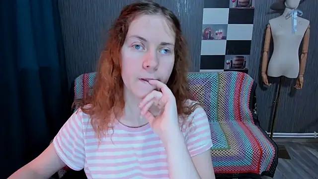 Snapshot of pa1e_pr1ncess chatting on 11/14/25, 08:24 pa1e pr1ncess online show from 11/14/25, 08:24