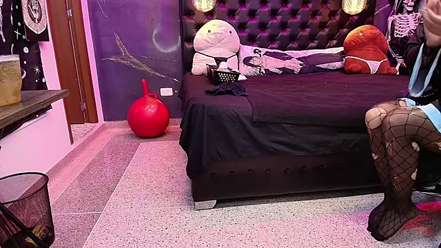 AlexHoe  online show from 02/07/25, 06:56