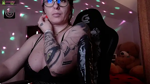 SonyaDevon online show from 12/23/24, 10:21