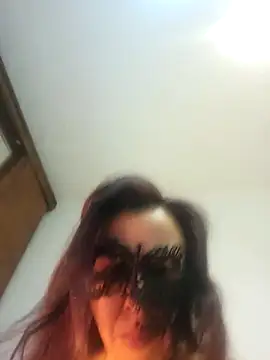 LAURAFOCOSA online show from 11/15/25, 05:09