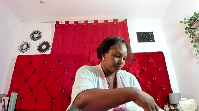 Snapshot of harleyevaans chatting on 09/17/25, 12:18 harleyevaans online show from 09/17/25, 12:18