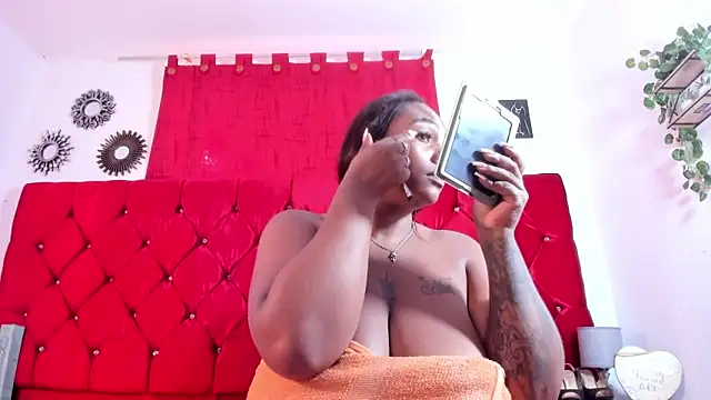 Snapshot of harleyevaans chatting on 09/24/25, 12:41 harleyevaans online show from 09/24/25, 12:41