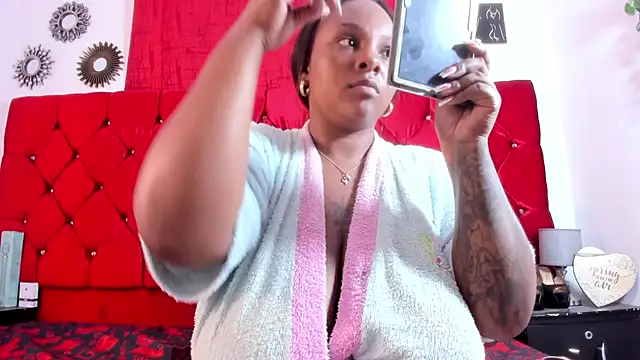 Snapshot of harleyevaans chatting on 09/30/25, 12:32 harleyevaans online show from 09/30/25, 12:32