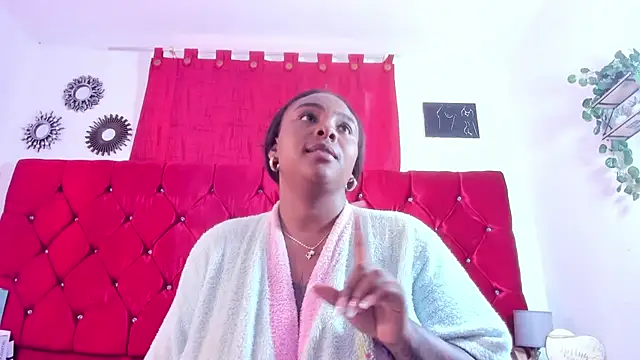 Snapshot of harleyevaans chatting on 10/01/25, 12:33 harleyevaans online show from 10/01/25, 12:33