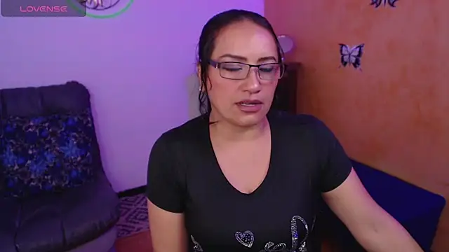 Snapshot of scarlet_wet chatting on 01/19/25, 01:21 scarlet wet online show from 01/19/25, 01:21