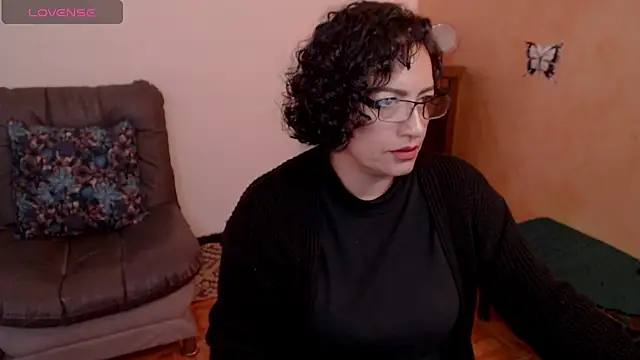 Snapshot of scarlet_wet chatting on 02/07/25, 02:08 scarlet wet online show from 02/07/25, 02:08