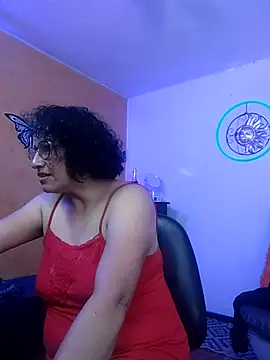 Snapshot of scarlet_wet chatting on 03/07/25, 04:13 scarlet wet online show from 03/07/25, 04:13