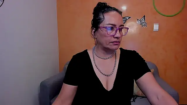 Snapshot of scarlet_wet chatting on 04/10/26, 09:41 scarlet wet online show from 04/10/26, 09:41